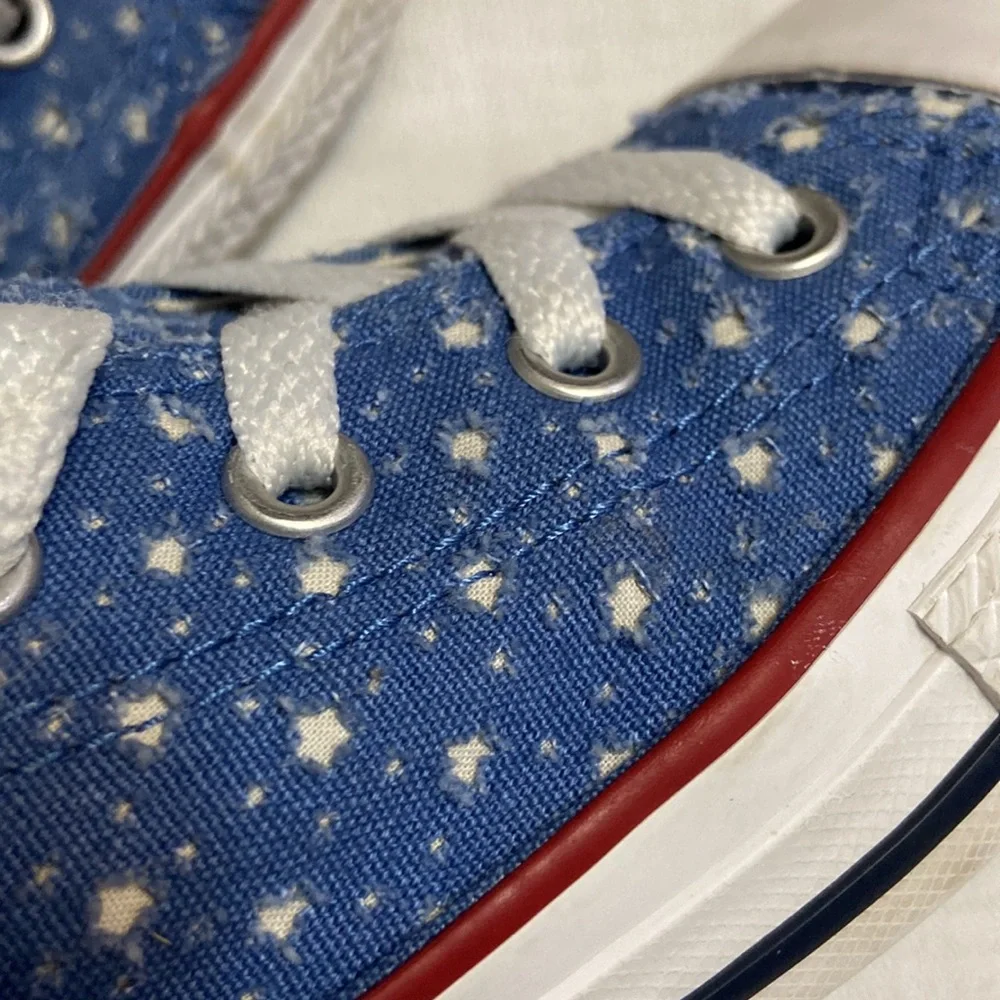 Converse All Stars Chuck Taylor Girls Low Top Sneakers - Super Cute! Size 2